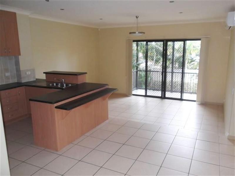 2/238 Government Road, Labrador QLD 4215