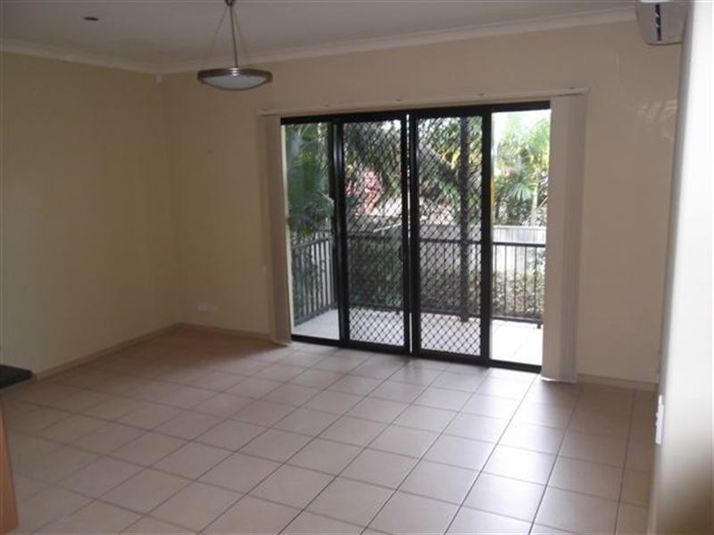 2/238 Government Road, Labrador QLD 4215