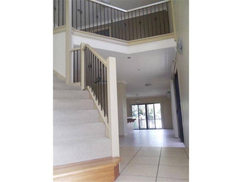 2/238 Government Road, Labrador QLD 4215