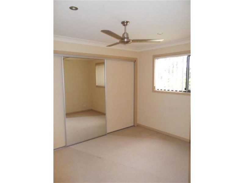 2/238 Government Road, Labrador QLD 4215