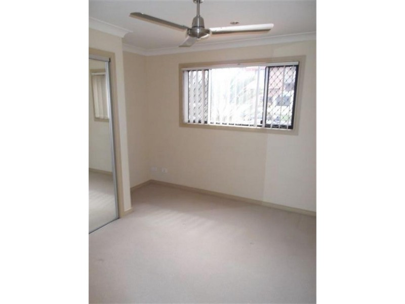 2/238 Government Road, Labrador QLD 4215