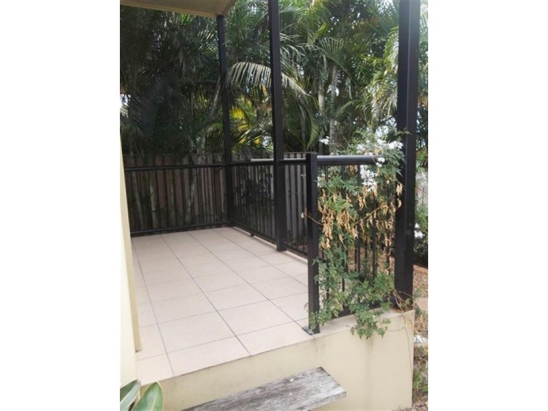 2/238 Government Road, Labrador QLD 4215