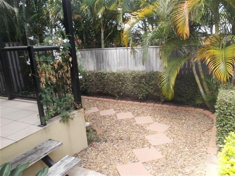 2/238 Government Road, Labrador QLD 4215
