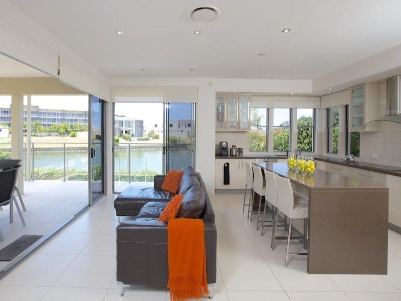 6187 Bolsena Court, Hope Island QLD 4212