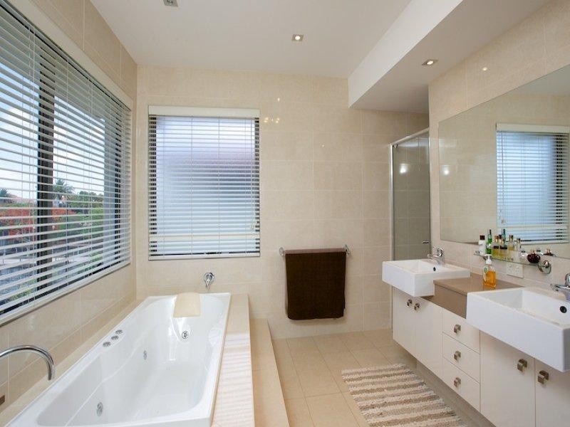 6187 Bolsena Court, Hope Island QLD 4212