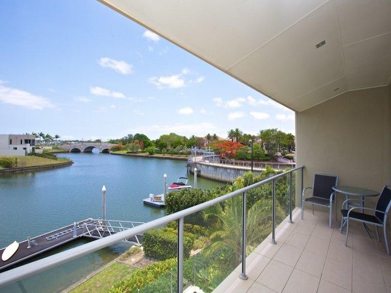 6187 Bolsena Court, Hope Island QLD 4212