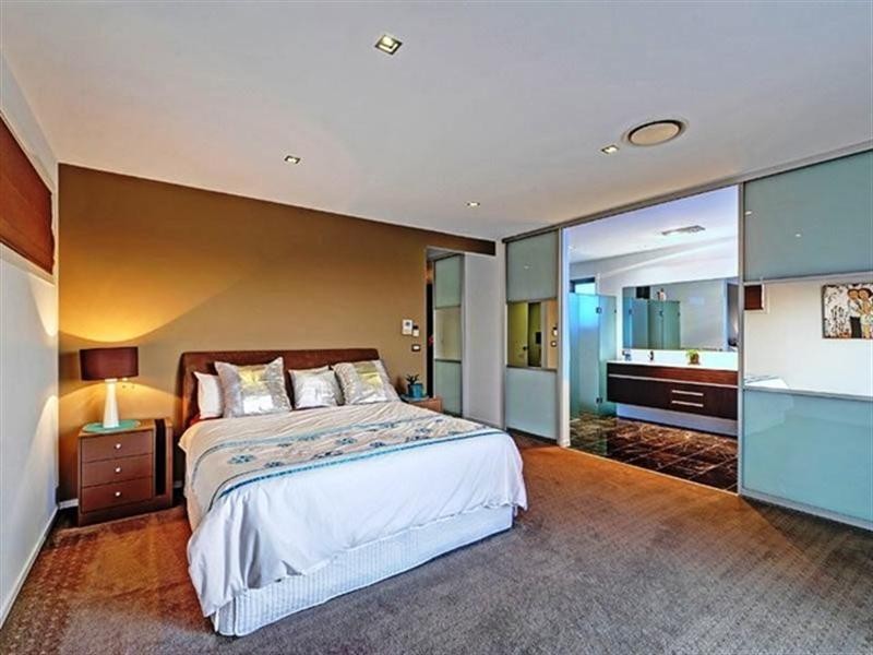 Sovereign Islands QLD 4216