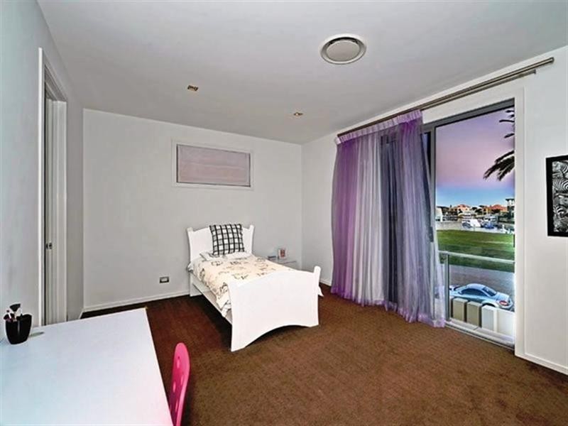 Sovereign Islands QLD 4216