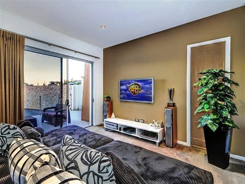 Sovereign Islands QLD 4216