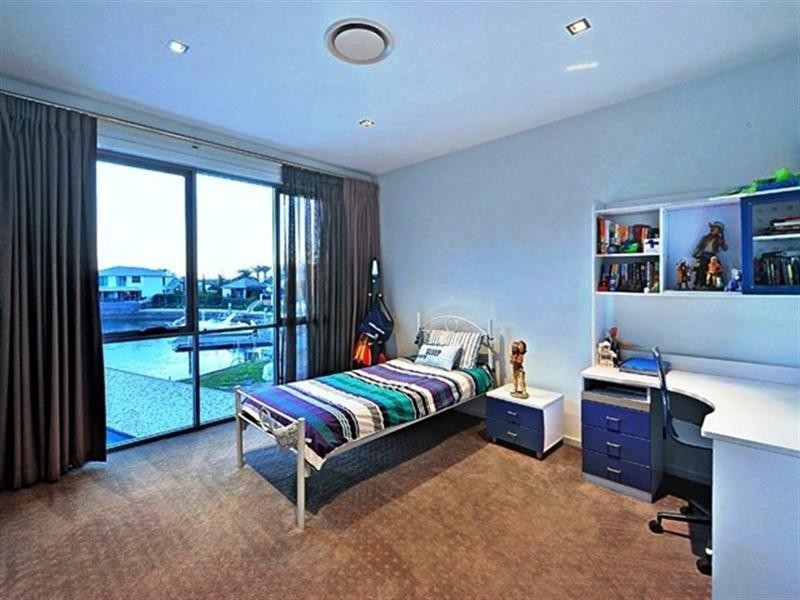 Sovereign Islands QLD 4216