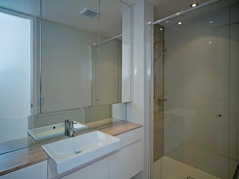 7513 Springfield Drive, Hope Island QLD 4212