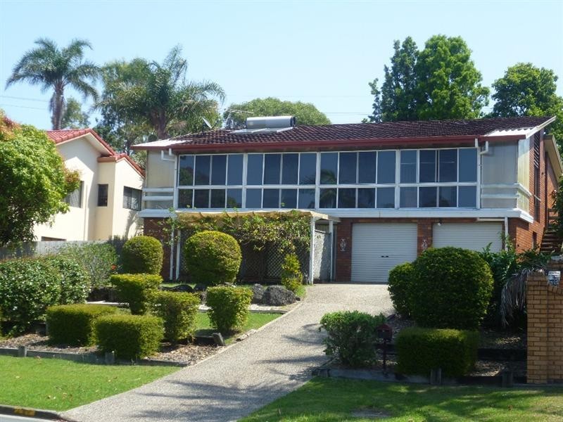 8 Camelot Crescent, Hollywell QLD 4216