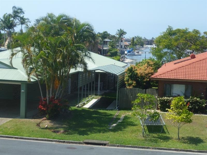 8 Camelot Crescent, Hollywell QLD 4216