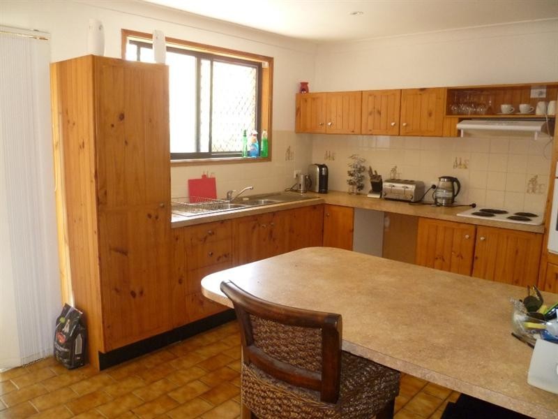 8 Camelot Crescent, Hollywell QLD 4216