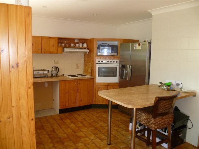 8 Camelot Crescent, Hollywell QLD 4216