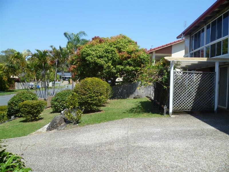 8 Camelot Crescent, Hollywell QLD 4216