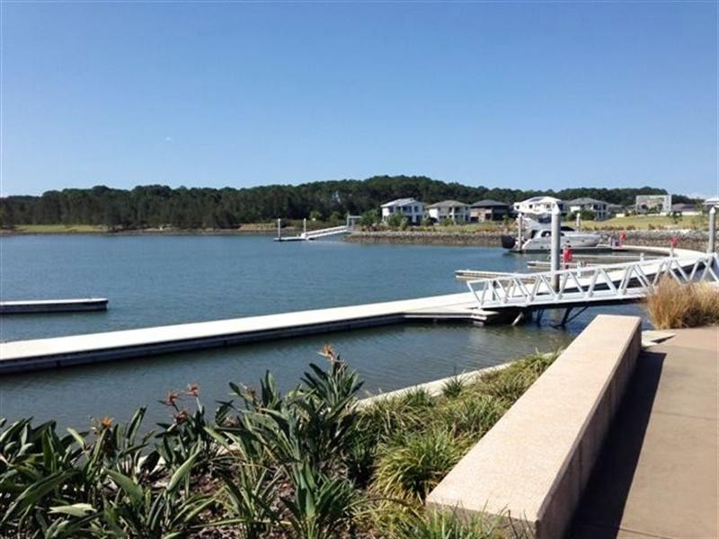 44 Azure Way, Hope Island QLD 4212