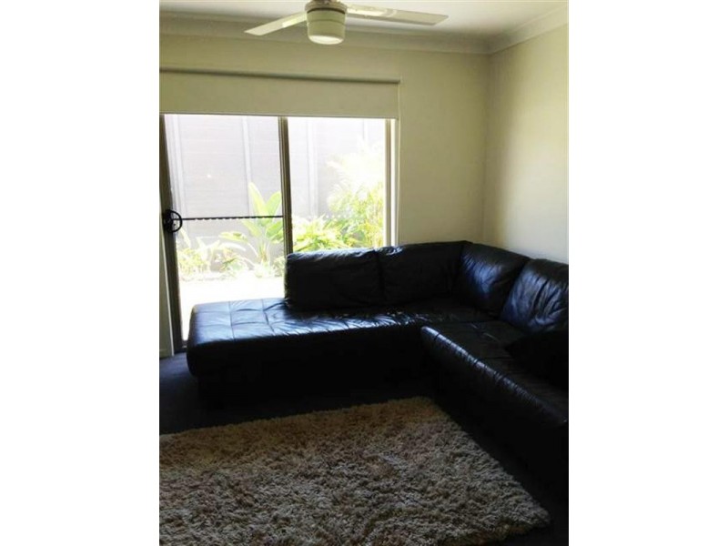 44 Azure Way, Hope Island QLD 4212