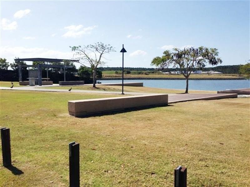 44 Azure Way, Hope Island QLD 4212