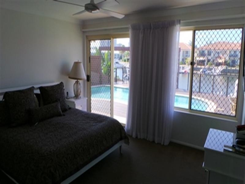 7 Chesterfield Place, Runaway Bay QLD 4216