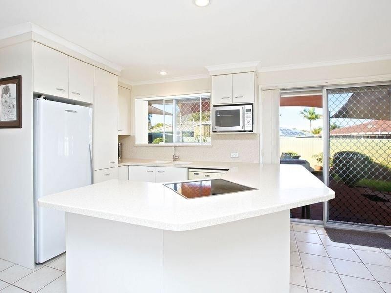 36 Sunbird Avenue, Paradise Point QLD 4216
