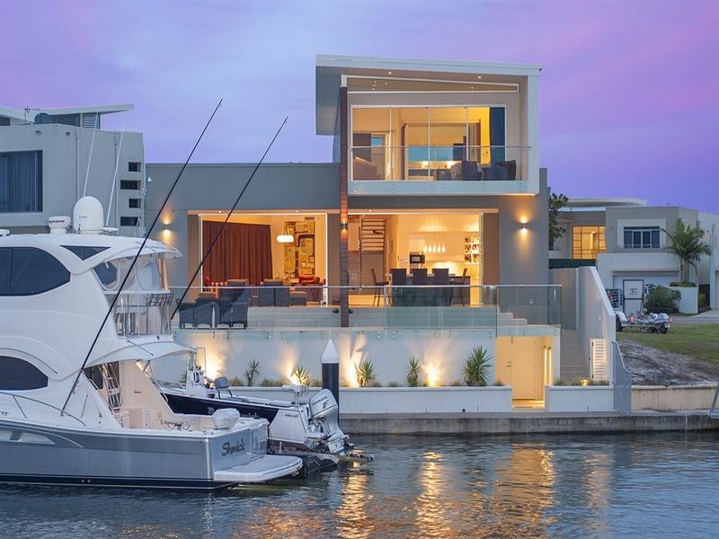 28 Royal Albert Crescent, Sovereign Islands QLD 4216