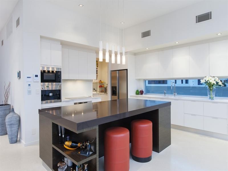 28 Royal Albert Crescent, Sovereign Islands QLD 4216