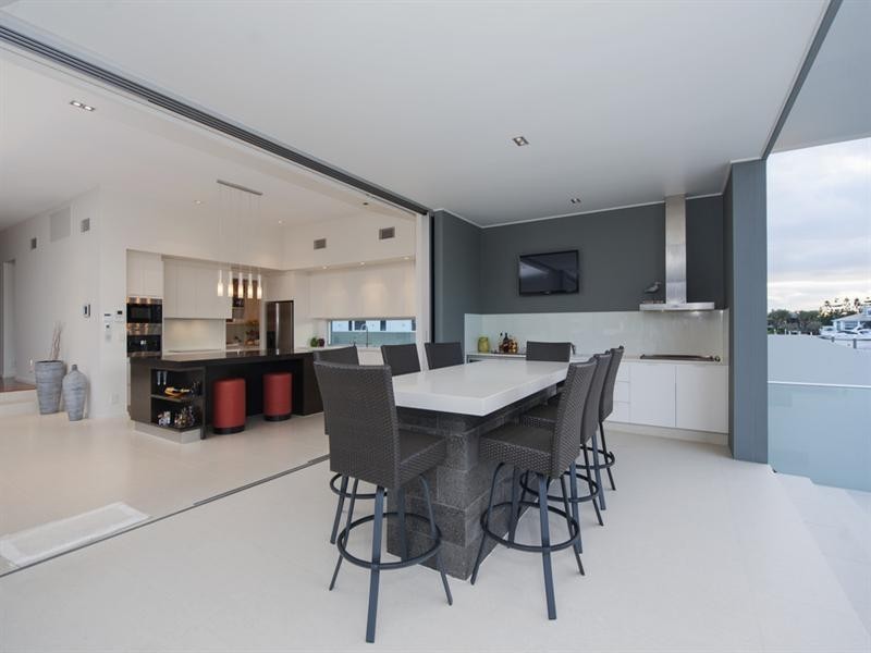 28 Royal Albert Crescent, Sovereign Islands QLD 4216