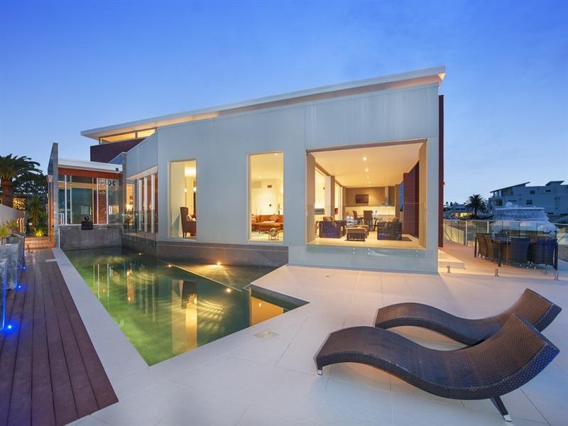 28 Royal Albert Crescent, Sovereign Islands QLD 4216