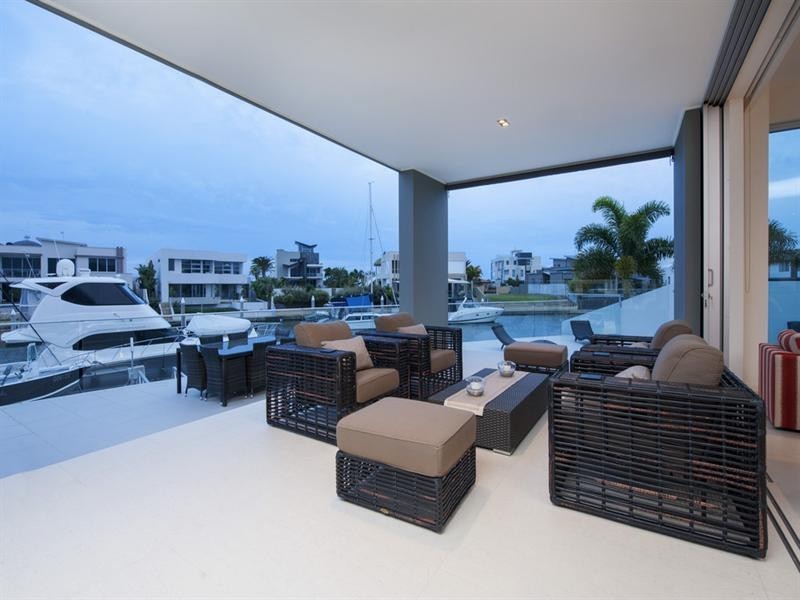 28 Royal Albert Crescent, Sovereign Islands QLD 4216