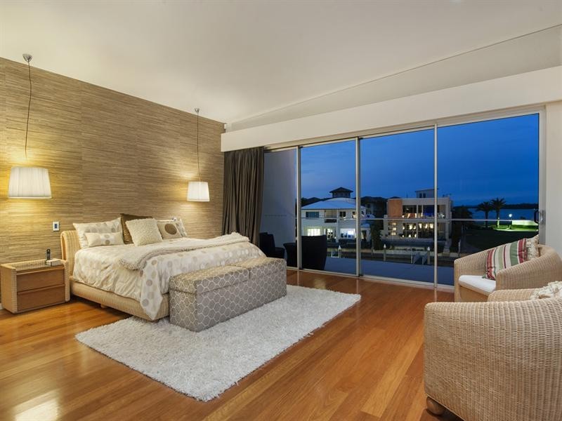 28 Royal Albert Crescent, Sovereign Islands QLD 4216