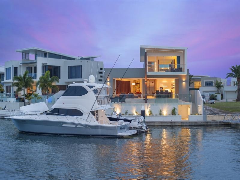 28 Royal Albert Crescent, Sovereign Islands QLD 4216