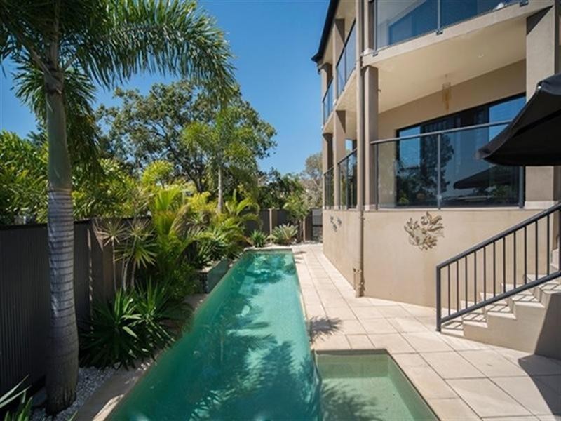 1/1 Oleander Avenue, Biggera Waters QLD 4216