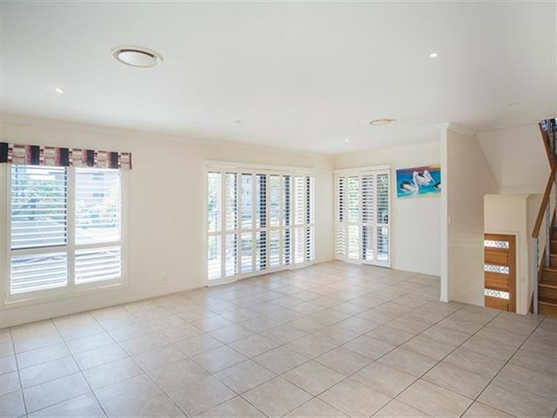 1/1 Oleander Avenue, Biggera Waters QLD 4216