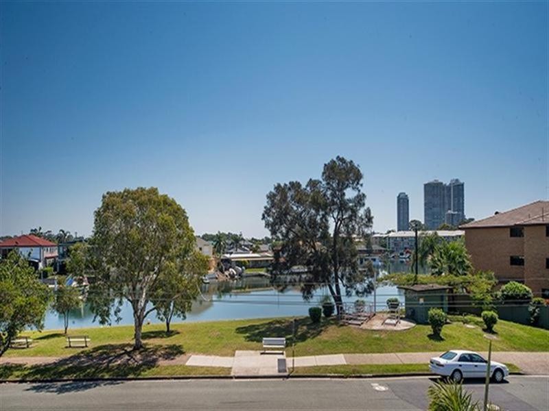 1/1 Oleander Avenue, Biggera Waters QLD 4216