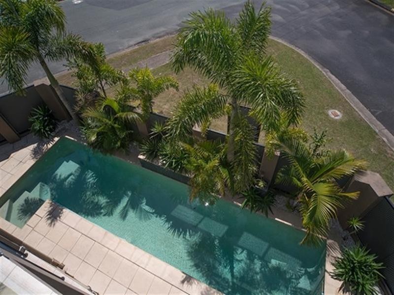 1/1 Oleander Avenue, Biggera Waters QLD 4216