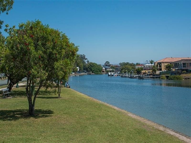 1/1 Oleander Avenue, Biggera Waters QLD 4216