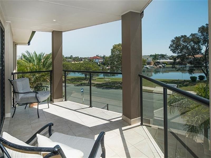 1/1 Oleander Avenue, Biggera Waters QLD 4216