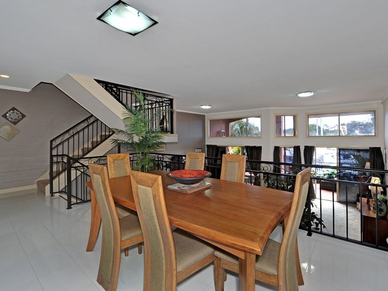 32 John Lund Drive, Hope Island QLD 4212