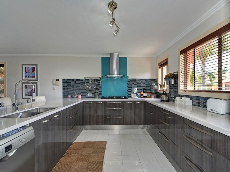 32 John Lund Drive, Hope Island QLD 4212