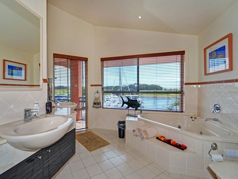 32 John Lund Drive, Hope Island QLD 4212