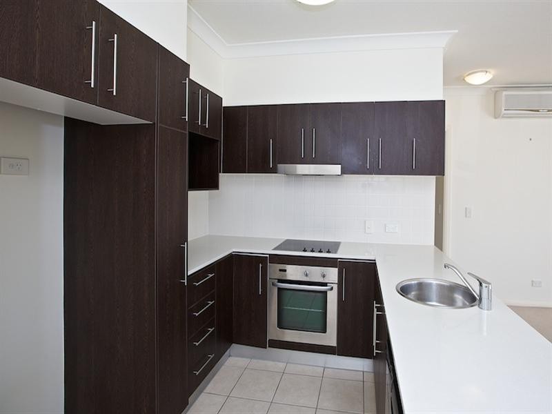 18/5 Carey Lane, Southport QLD 4215