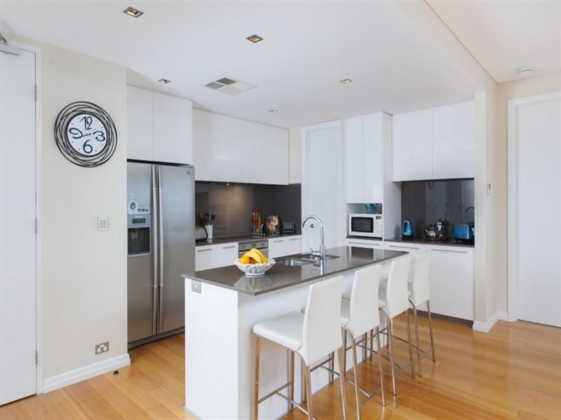 5/32 Oatlands Esplanade, Runaway Bay QLD 4216