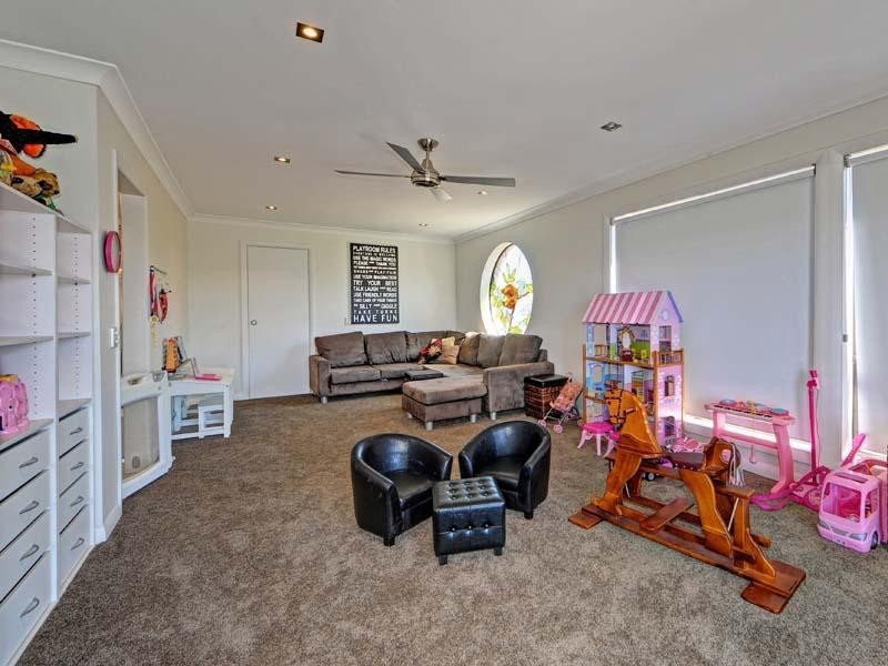 16 James Cook Esplanade, Hollywell QLD 4216