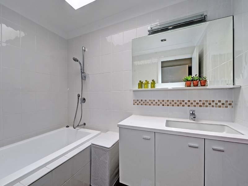 16 James Cook Esplanade, Hollywell QLD 4216
