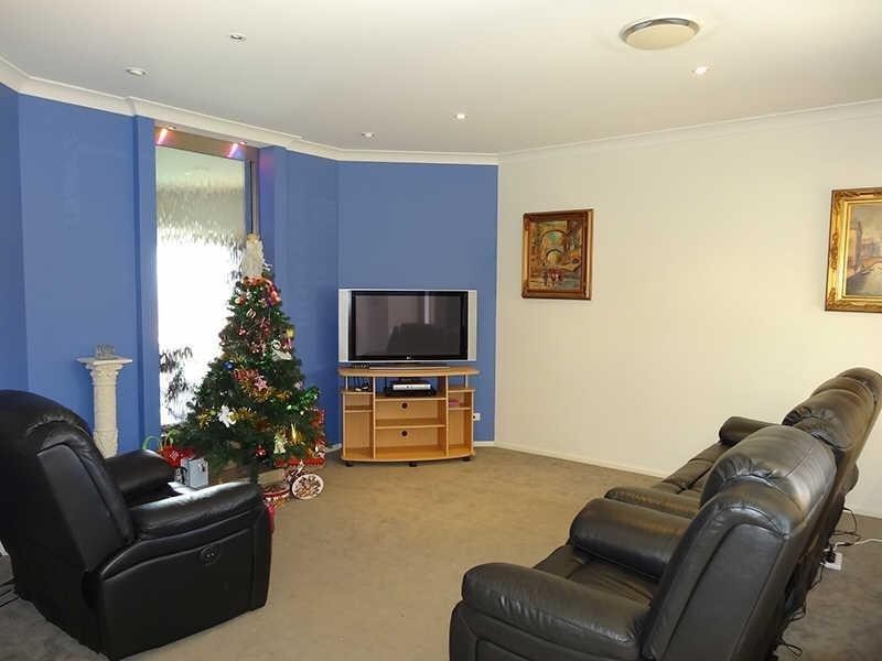 6 Nirvana Court, Runaway Bay QLD 4216