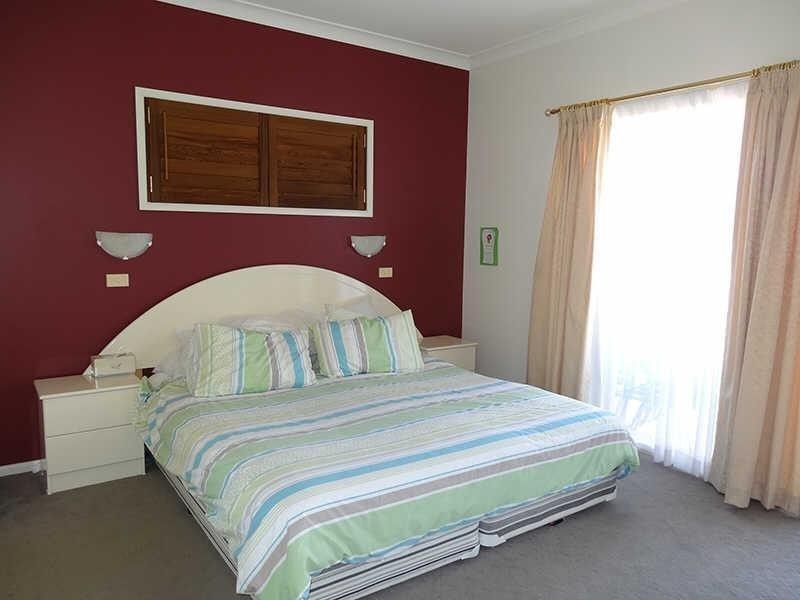 6 Nirvana Court, Runaway Bay QLD 4216