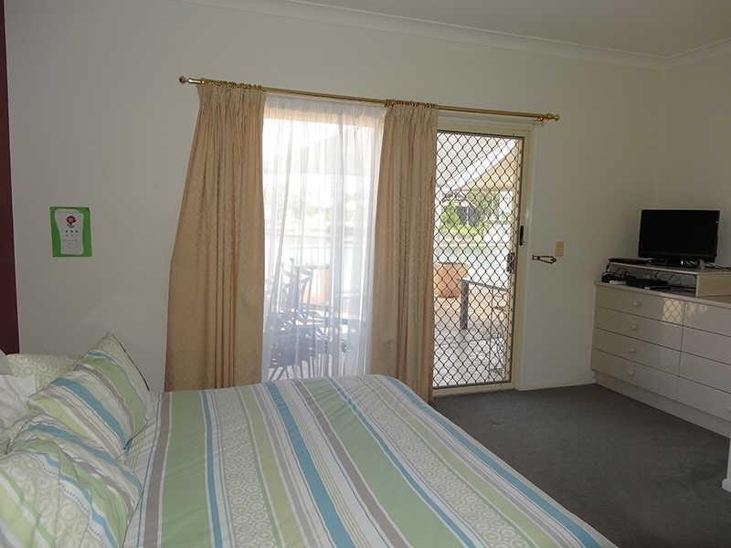 6 Nirvana Court, Runaway Bay QLD 4216