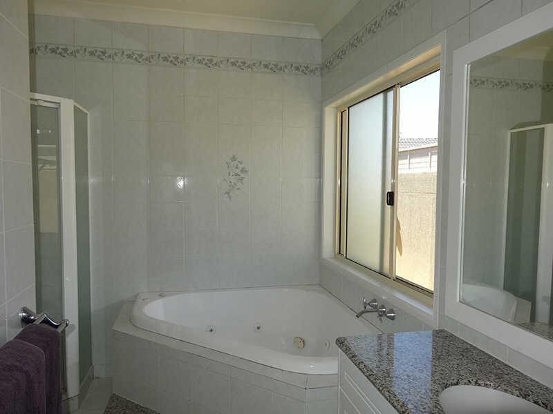 6 Nirvana Court, Runaway Bay QLD 4216