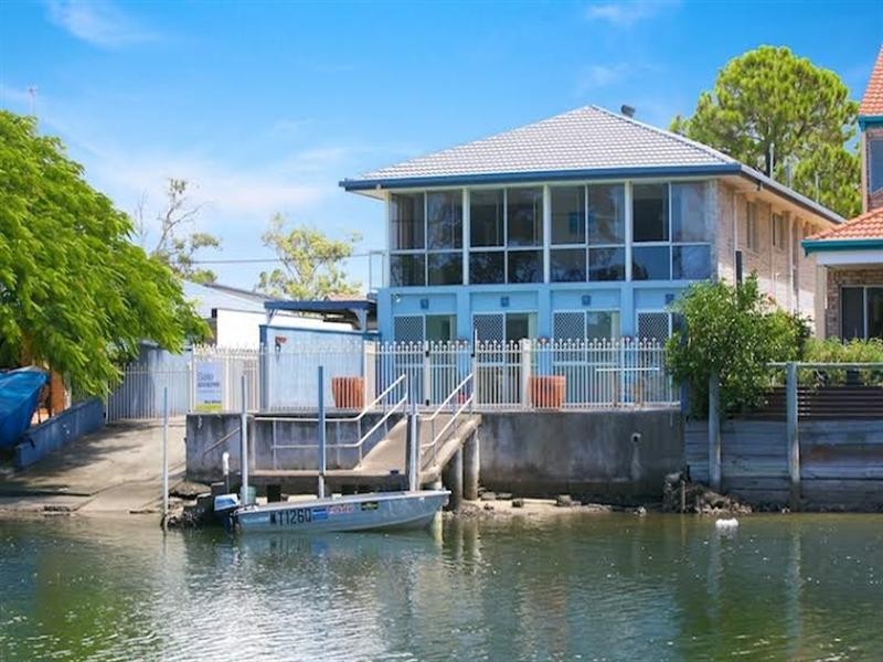 1/5 PERRY Place, Biggera Waters QLD 4216